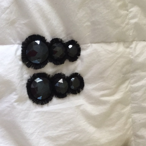 Ben Amun Black Fringed Clip-on Earrings - Picture 1 of 3